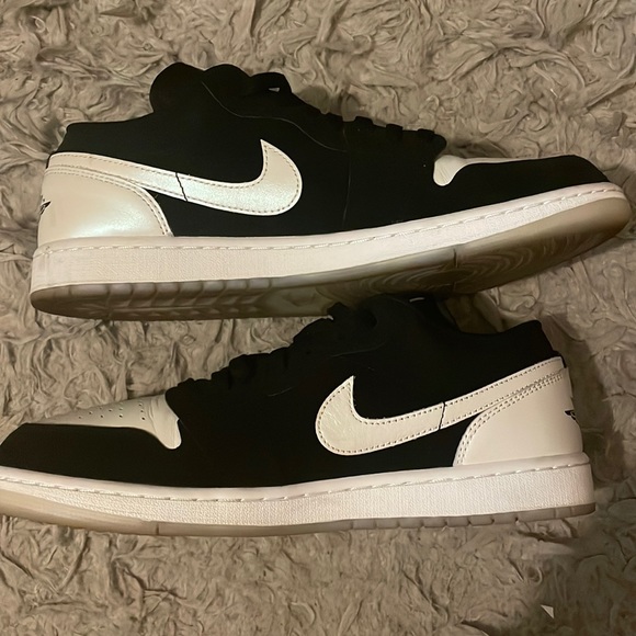 Diamond air jordan lows, worn a few times. Original box included - Picture 1 of 1